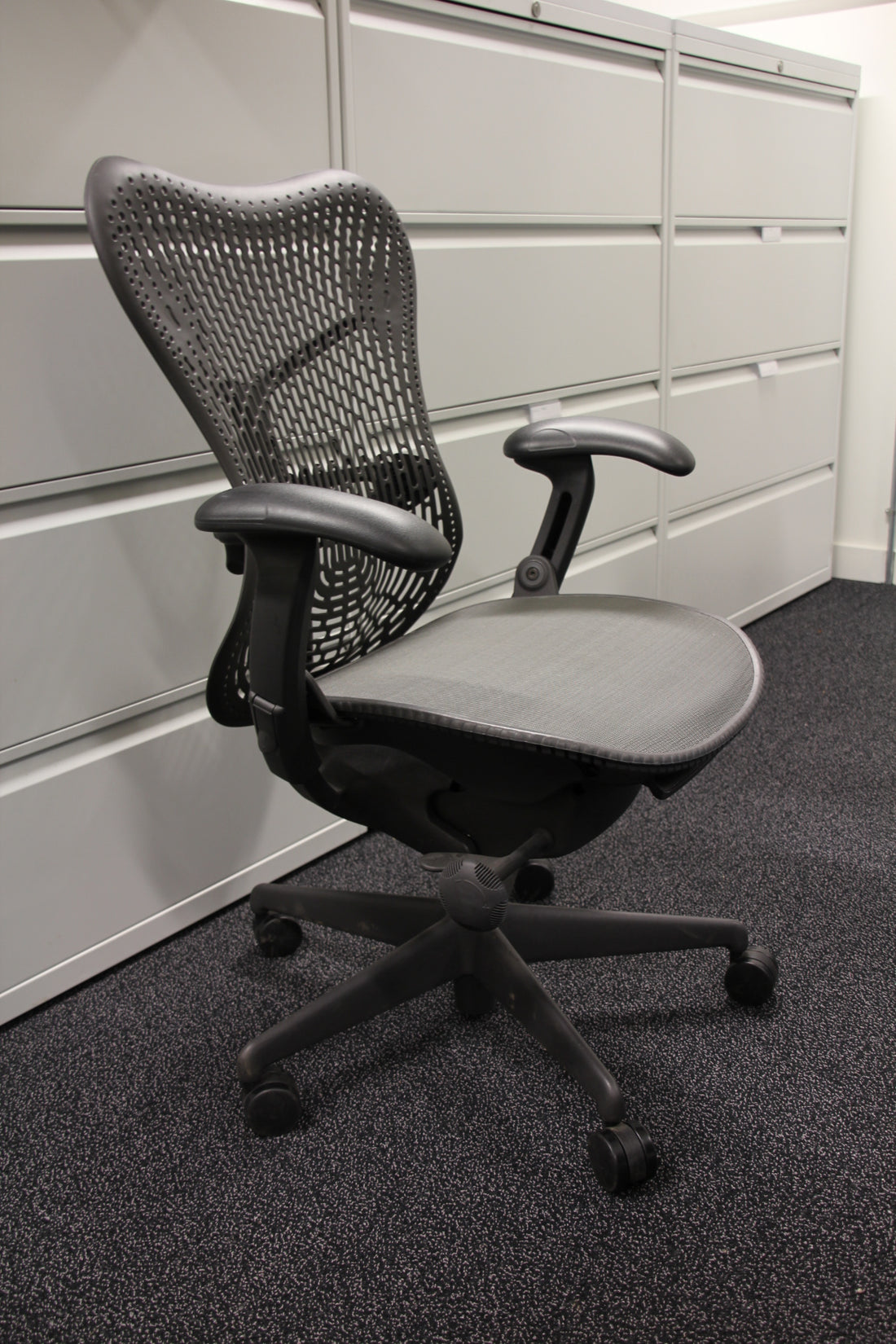 Herman Miller Mirra szék