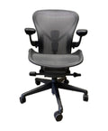 Herman Miller Aeron Remastered - szemből